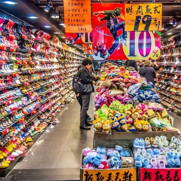 Đánh hàng trực tiếp tại các chợ giày dép Quảng Châu